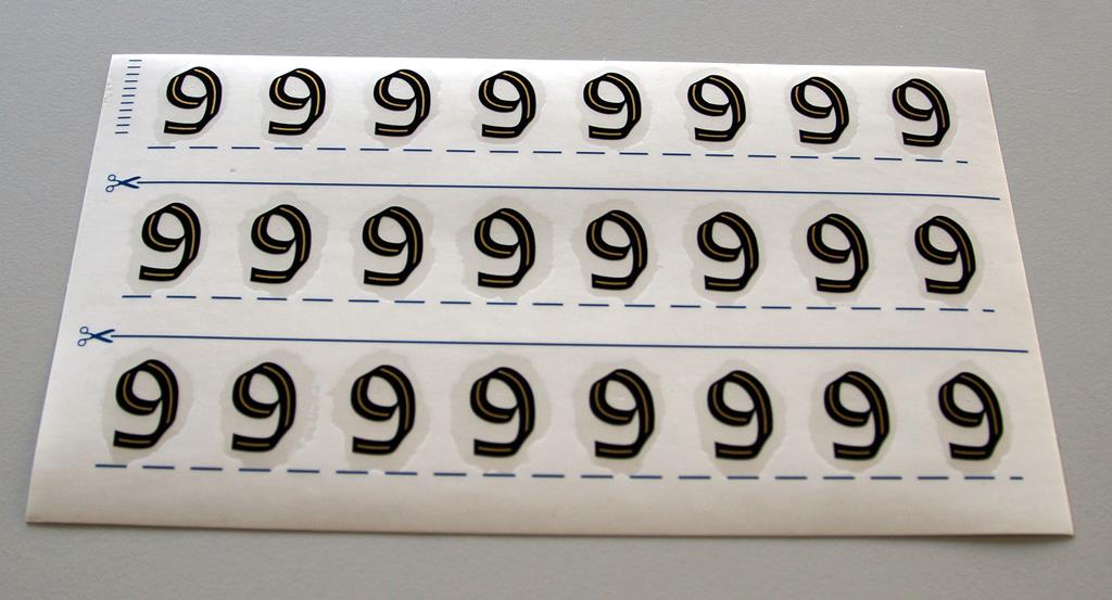 Grabkreuzbeschriftung - 36mm, Ziffer '9', 24 Stück pro Blatt