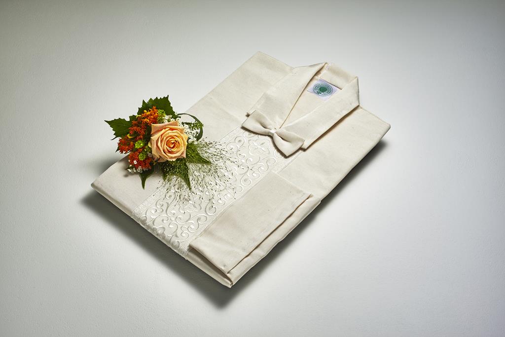Herrentalar, BW-Mischgewebe creme, florale Borte, Fliege